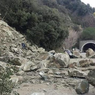 Frana di Arenzano, il sindaco spera di riaprire domani la via Aurelia