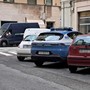 Le strappa la collanina dal collo e poi scappa in monopattino: scippo in pieno giorno a Santa Rita Le strappa la collanina dal collo e poi scappa in monopattino: scippo in pieno giorno a Santa Rita
