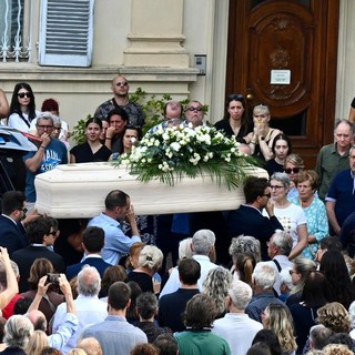 A Poirino l'ultimo saluto a Muriel Oddenino, il ricordo del papà: "Io penserò a lei viva"
