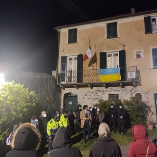Stella dice no alla guerra: fiaccolata dei cittadini a casa Pertini (FOTO) Stella dice no alla guerra: fiaccolata dei cittadini a casa Pertini (FOTO)