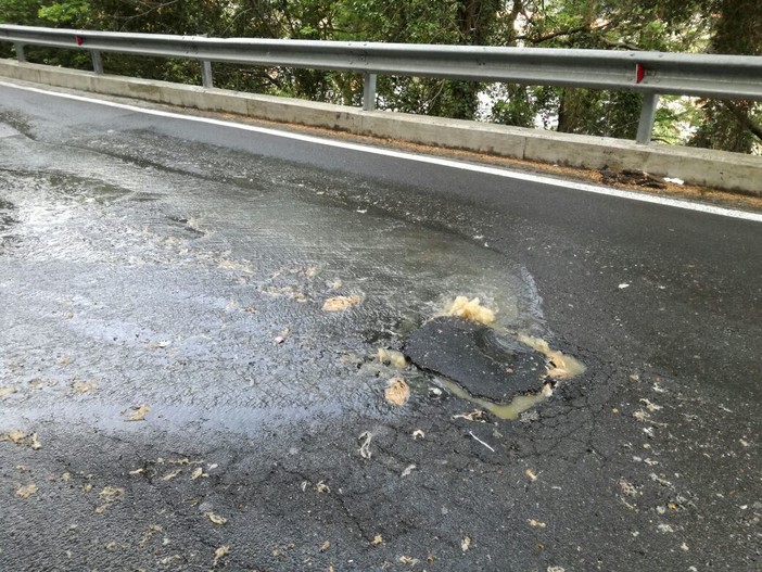 Finale Ligure, problema sversamento liquami risolto in via della Pineta (FOTO e VIDEO)