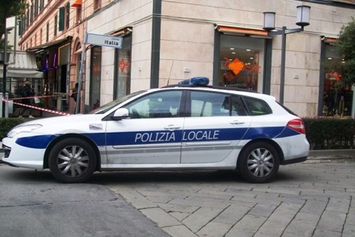 Furto in un supermercato a Ceriale, denunciata una coppia