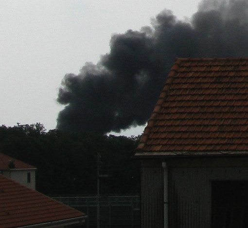 Incendio alla Zinox di Vado Ligure: la procura della Repubblica apre un inchiesta, ma per l'Ansa a bruciare erano solo "pancali" di plastica