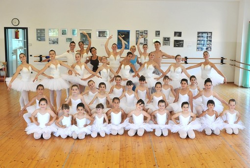 Spettacolo di fine anno Danceland Albenga presso Teatro Comunale Pietra Ligure Spettacolo di fine anno Danceland Albenga presso Teatro Comunale Pietra Ligure