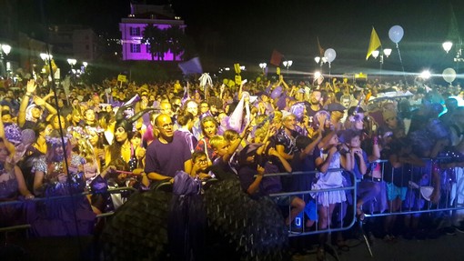 Le streghe, maghi ed elfi dei Viola trionfano alla Festa dei Colori 2016 di Alassio (FOTO) Le streghe, maghi ed elfi dei Viola trionfano alla Festa dei Colori 2016 di Alassio (FOTO)