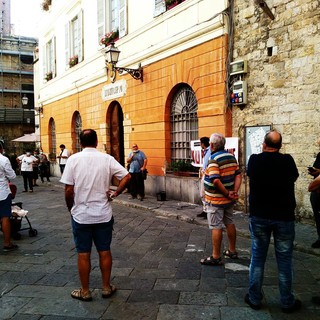 "Cittadini stanchi": un flash mob davanti al Comune per salvare l'ospedale di Albenga