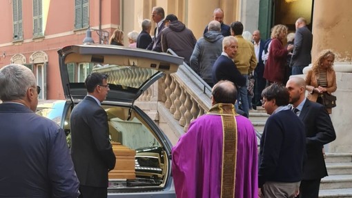 Savona, l'ultimo commosso saluto per l'ex assessore Piero Astengo