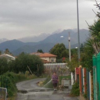 Albenga: "Fogna dai tombini ogni volta che piove" la segnalazione di una residente