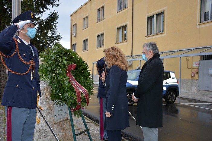 Savona, la Polizia di Stato compie 169 anni. Il Questore: "Un anno complicato, calati comunque i reati, aumentate le truffe e le frodi informatiche" (FOTO) Savona, la Polizia di Stato compie 169 anni. Il Questore: "Un anno complicato, calati comunque i reati, aumentate le truffe e le frodi informatiche" (FOTO)