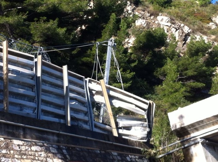 Andora, nuova frana Capo Mele: Regione Liguria chiede ad Anas messa in sicurezza tratta collegando le due gallerie Andora, nuova frana Capo Mele: Regione Liguria chiede ad Anas messa in sicurezza tratta collegando le due gallerie