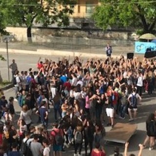 Ultimo giorno di scuola all'Istituto "G. Falcone" di Loano Ultimo giorno di scuola all'Istituto "G. Falcone" di Loano
