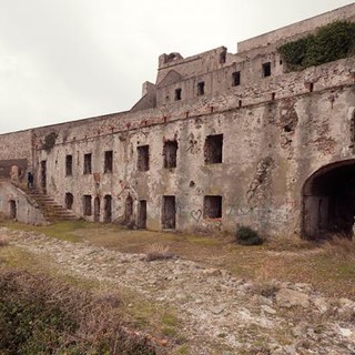 Oltre 60 immobili dello Stato in vendita in Liguria: un appartamento in centro a Savona e l'ex forte militare di Bergeggi Oltre 60 immobili dello Stato in vendita in Liguria: un appartamento in centro a Savona e l'ex forte militare di Bergeggi