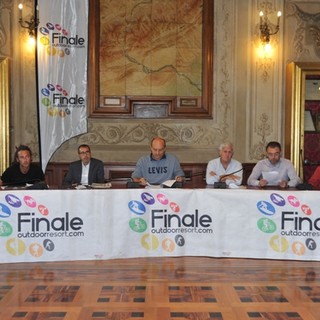 Valorizzare e promuovere in maniera unitaria il territorio: sottoscritto da Calice, Finale, Orco, Rialto e Vezzi il protocollo "Finale Outdoor Resort"