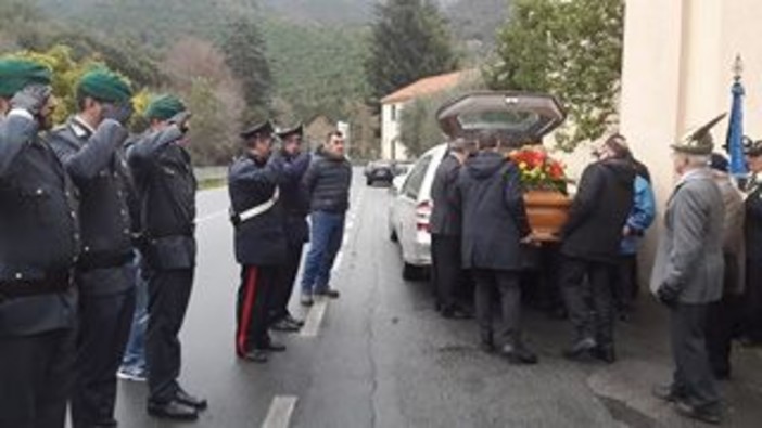 Un folla commossa al funerale di Giuseppe Buttaro: "Esempio di dovere ed abnegazione"