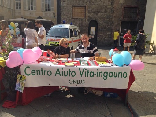 Mercatino straordinario al Centro Aiuto Vita Ingauno ad Albenga Mercatino straordinario al Centro Aiuto Vita Ingauno ad Albenga