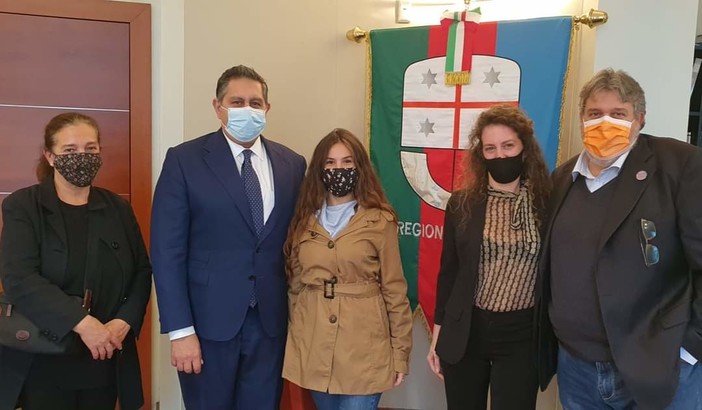 Vaccarezza: "Tante realtà commerciali costrette a chiudere a causa del Covid: la pezza del Governo non sia più piccola del buco" Vaccarezza: "Tante realtà commerciali costrette a chiudere a causa del Covid: la pezza del Governo non sia più piccola del buco"