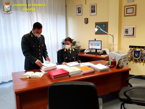 Furbetti del "Bonus Spesa Covid", si allunga il numero degli irregolari: altre 23 sanzioni Furbetti del "Bonus Spesa Covid", si allunga il numero degli irregolari: altre 23 sanzioni