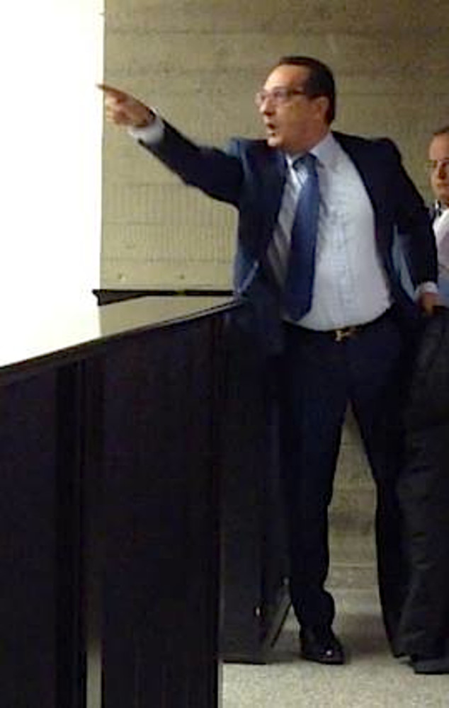 Tribunale di Savona, show al processo: video