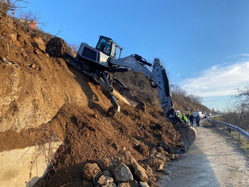 Roccavignale, il sindaco Fracchia: "Continuano i lavori di somma urgenza sulla strada di Camponuovo" (FOTO)