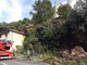 Savona, cadono massi sulla sp 12 in località Santuario: mobilitata l'autogrù dei vigili del fuoco (FOTO e VIDEO)