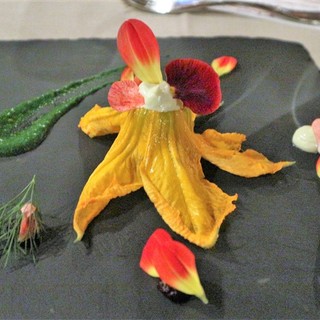 Alla 22° del GEF, Festival Mondiale di Creatività nella Scuola, il nuovo concorso “Un fiore in cucina” Alla 22° del GEF, Festival Mondiale di Creatività nella Scuola, il nuovo concorso “Un fiore in cucina”