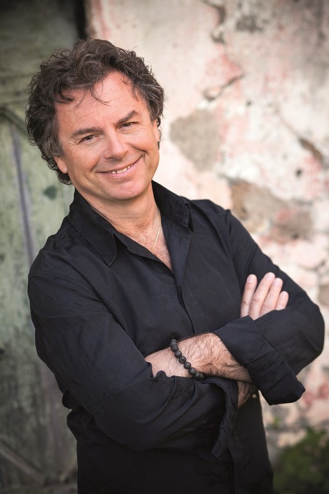 "Io Amo" è il nuovo libro del cantautore alassino Franco Fasano: la presentazione nelle Grotte di Borgio Verezzi "Io Amo" è il nuovo libro del cantautore alassino Franco Fasano: la presentazione nelle Grotte di Borgio Verezzi