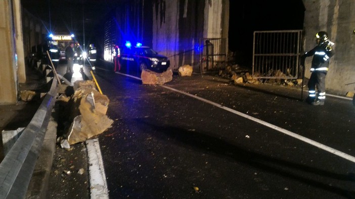 Frana a Capo Mele: Aurelia interrotta tra Laigueglia e Andora (FOTO)