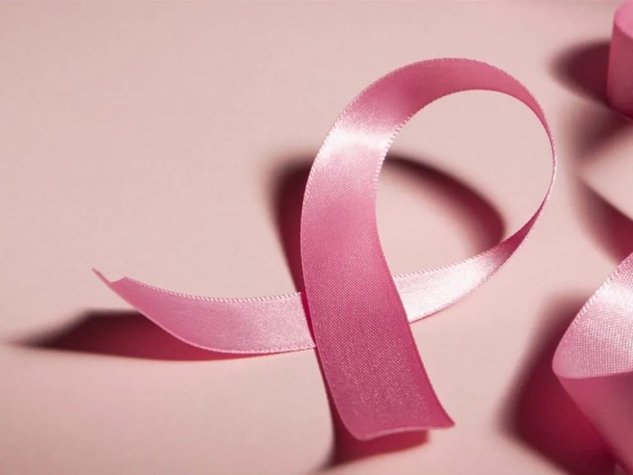 Albenga, la farmacia comunale aderisce alla Campagna Nastro Rosa 2025 Albenga, la farmacia comunale aderisce alla Campagna Nastro Rosa 2025