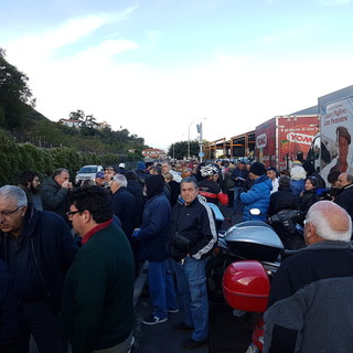 Albenga, manifestazione pacifica "in diretta tv" contro l'autovelox sulla SP 6 (FOTO e VIDEO)