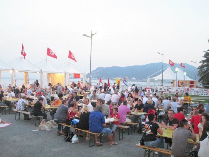 Continua la Festa nazionale di Liberazione sul lungomare di Zinola