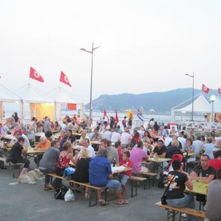 Continua la Festa nazionale di Liberazione sul lungomare di Zinola