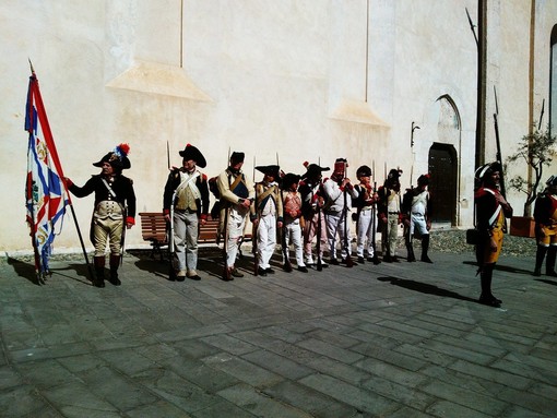 Finalborgo: grande partecipazione all'inaugurazione della mostra "Periscano tutti i tiranni" Finalborgo: grande partecipazione all'inaugurazione della mostra "Periscano tutti i tiranni"