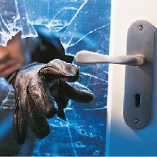 Ladri in azione ad Albenga: colpito il negozio "Camomillo"