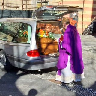 Savona, l’ultimo saluto a Walter Cucovaz, ex poliziotto della scorta di Falcone