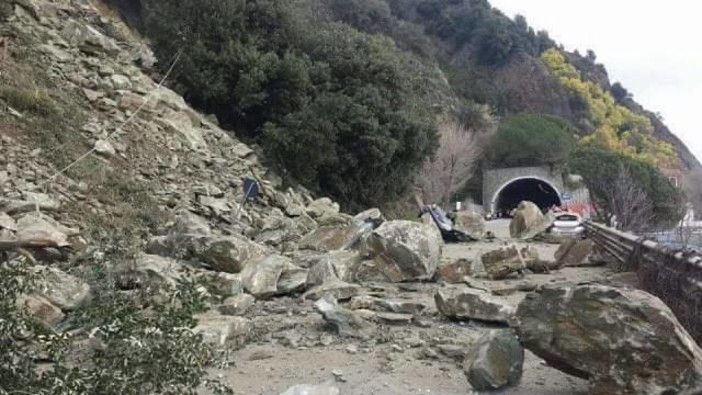 Frana di Arenzano, il sindaco spera di riaprire domani la via Aurelia
