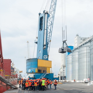 Fabbriche aperte: gli studenti savonesi alla scoperta del porto