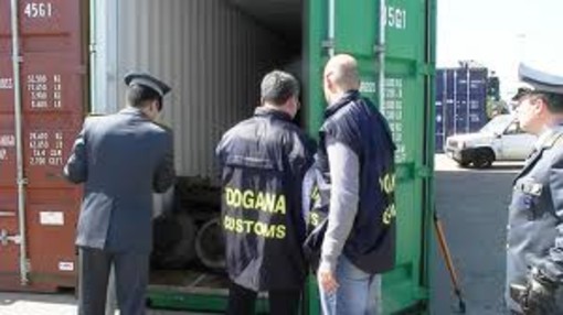 Traffico internazionale di rifiuti speciali stroncato da Guardia di Finanza e ufficio Antifrode Agenzia Dogane Traffico internazionale di rifiuti speciali stroncato da Guardia di Finanza e ufficio Antifrode Agenzia Dogane