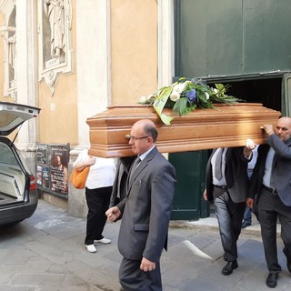 Savona, l’ultimo commosso saluto al dottor Paolo Cavaliere (FOTO)