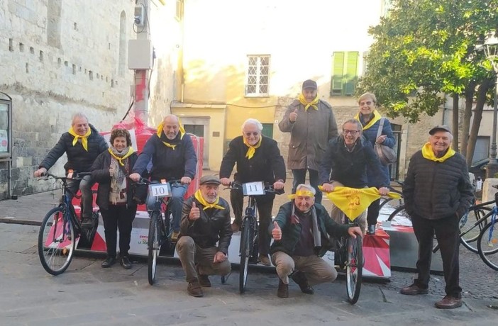 Anche i Fieui di caruggi pedalano per Albenga s'illumina d'immenso (FOTO) Anche i Fieui di caruggi pedalano per Albenga s'illumina d'immenso (FOTO)