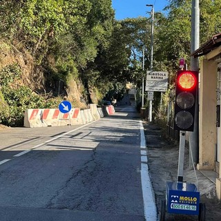Frana tra via Gentile e via Genova: scatta il senso unico alternato con il semaforo