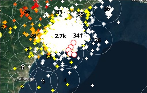Pioggia di fulmini record sul Golfo dell'Isola: oltre 3000 in un'ora tra Spotorno e Bergeggi Pioggia di fulmini record sul Golfo dell'Isola: oltre 3000 in un'ora tra Spotorno e Bergeggi