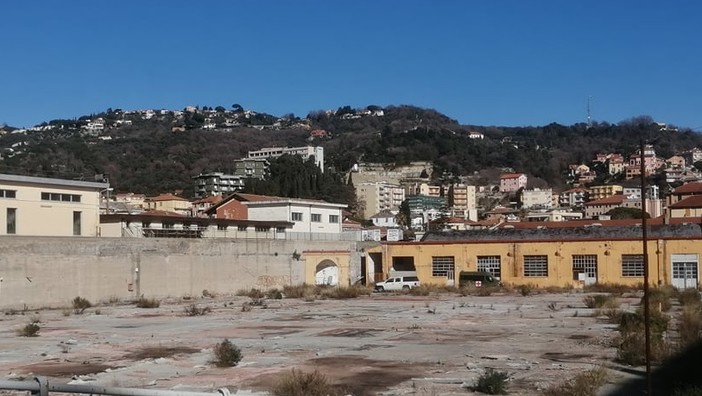 Finale, forti boati dalle aree ex Piaggio, ma nessuna paura: spazio all'esercitazione della Marina Militare Finale, forti boati dalle aree ex Piaggio, ma nessuna paura: spazio all'esercitazione della Marina Militare