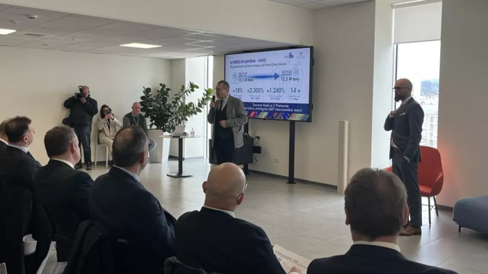 Porti di Savona e Vado, l’AdSP accelera sul trasporto ferroviario: ora serve l’intesa con RFI Porti di Savona e Vado, l’AdSP accelera sul trasporto ferroviario: ora serve l’intesa con RFI