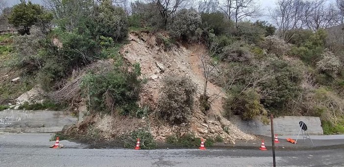 Giustenice, frana sulla Sp 24: strada chiusa