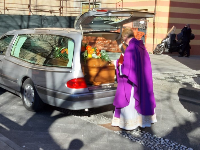 Savona, l’ultimo saluto a Walter Cucovaz, ex poliziotto della scorta di Falcone Savona, l’ultimo saluto a Walter Cucovaz, ex poliziotto della scorta di Falcone