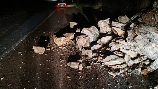 Maltempo, a Tovo San Giacomo frana lungo la Sp 4 Maltempo, a Tovo San Giacomo frana lungo la Sp 4