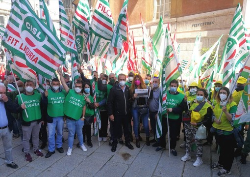 Cisl, l'invito ai parlamentari liguri per la ripartenza: "No allo sblocco dei licenziamenti senza patto sociale e politico" Cisl, l'invito ai parlamentari liguri per la ripartenza: "No allo sblocco dei licenziamenti senza patto sociale e politico"