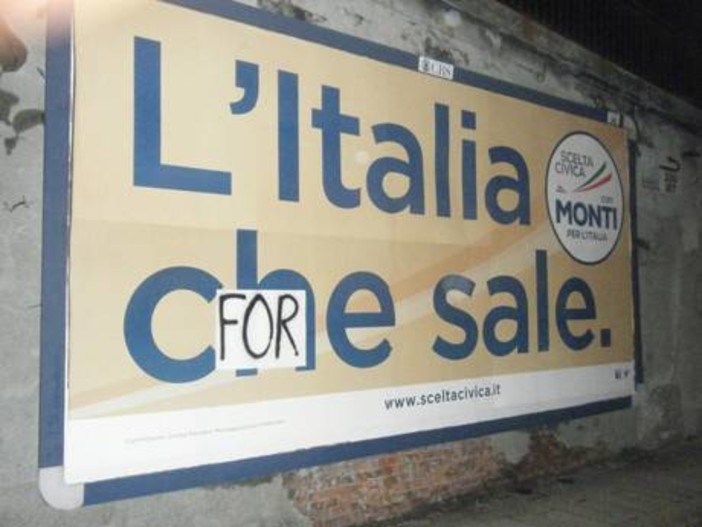Ironia manifesti Monti: "Italia for sale"