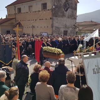 Albenga, una folla commossa per l'ultimo saluto all'ex sindaco Rosy Guarnieri (FOTO e VIDEO)