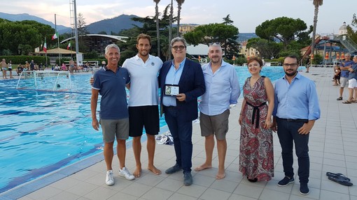 Loano, al PalaGarassini la festa per il campione del mondo di pallanuoto Matteo Aicardi